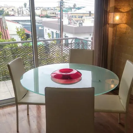 Luxury Three Bedroom Διαμέρισμα *