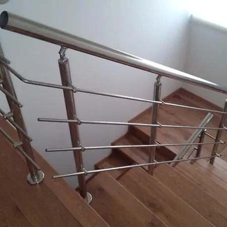 Luxury Three Bedroom Διαμέρισμα *