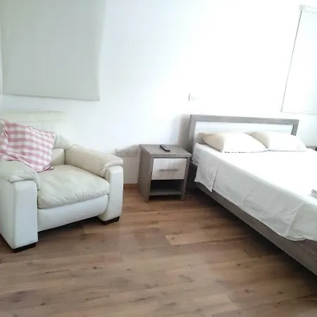 Luxury Three Bedroom Διαμέρισμα *