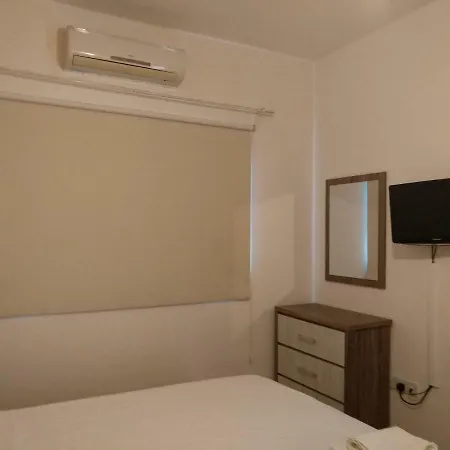 Luxury Three Bedroom *